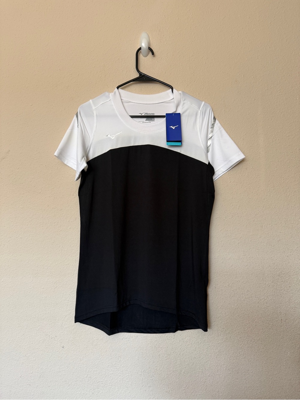 Mizuno Volleyball Short Sleeve Athletic Womens Tee..Size Medium